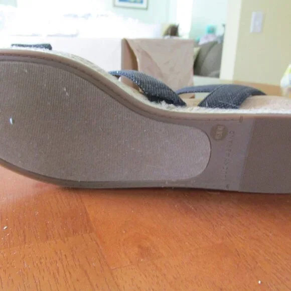 Lucky Brand Women's Sandal - Picture 3 of 7